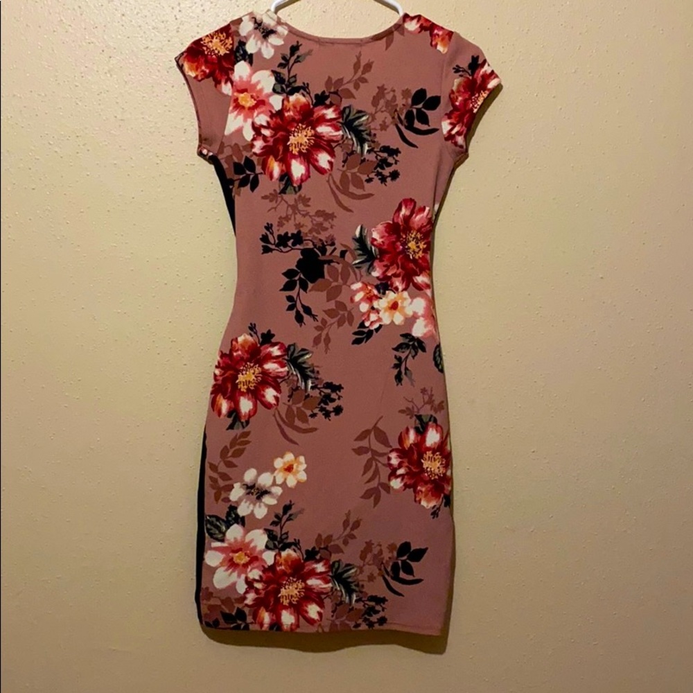 Floral dress - Picture 4 of 7